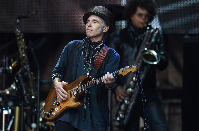  Nils Lofgren Pulls Music From Spotify in Solidarity With Neil Young – Rolling Stone