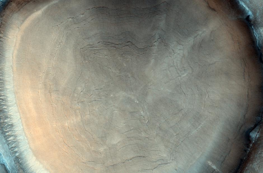  Rings in tree stump crater found on Mars illuminate red planets past climate – CNN