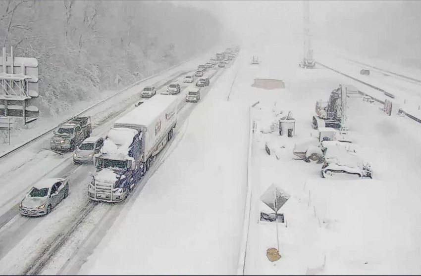  Virginia Sen. Tim Kaine arrives at Capitol after 27 hours trapped among hundreds in snowstorm traffic jam – ABC News