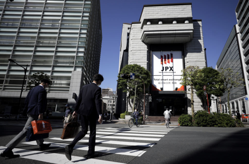  Asia-Pacific stocks mostly fall; tech stocks under pressure amid rising U.S. bond yields – CNBC