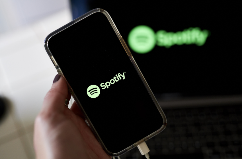  Spotify stock plunges on middling user growth projections – CNBC