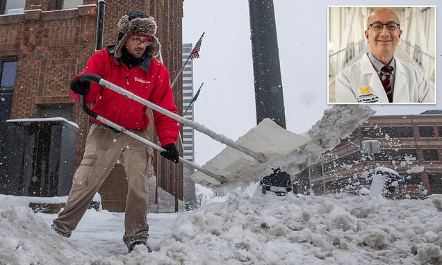  Expert warns that shoveling snow can be a deadly way to discover underlying heart conditions – Daily Mail