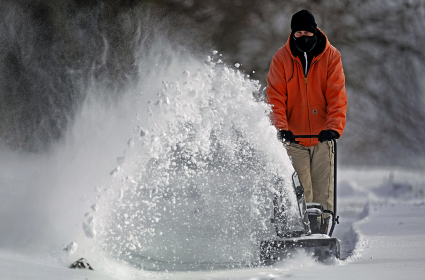  Winter storm packing snow, freezing rain moves across US – Associated Press