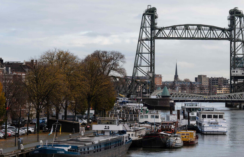  Rotterdam to Dismantle Part of Bridge for Jeff Bezos’ Superyacht – The New York Times