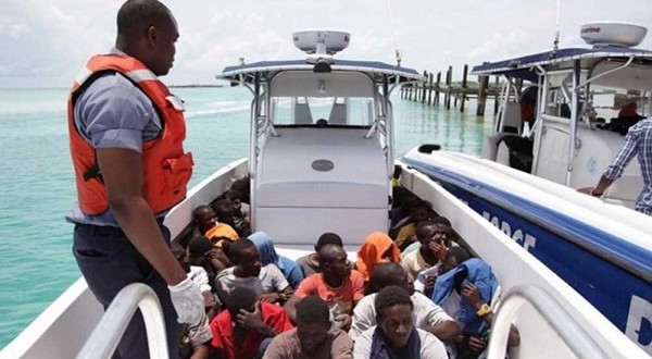  Les Gardes-côtes américains interceptent un cargo à voile haïtien avec 88 personnes à son bord