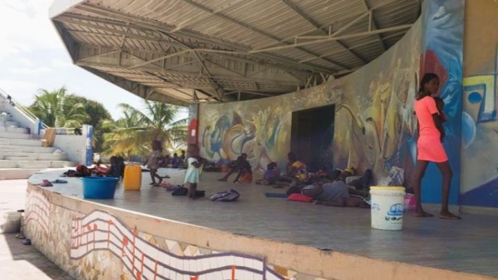  Sans accompagnement, le gouvernement chasse les réfugiés de la place Hugo Chavez