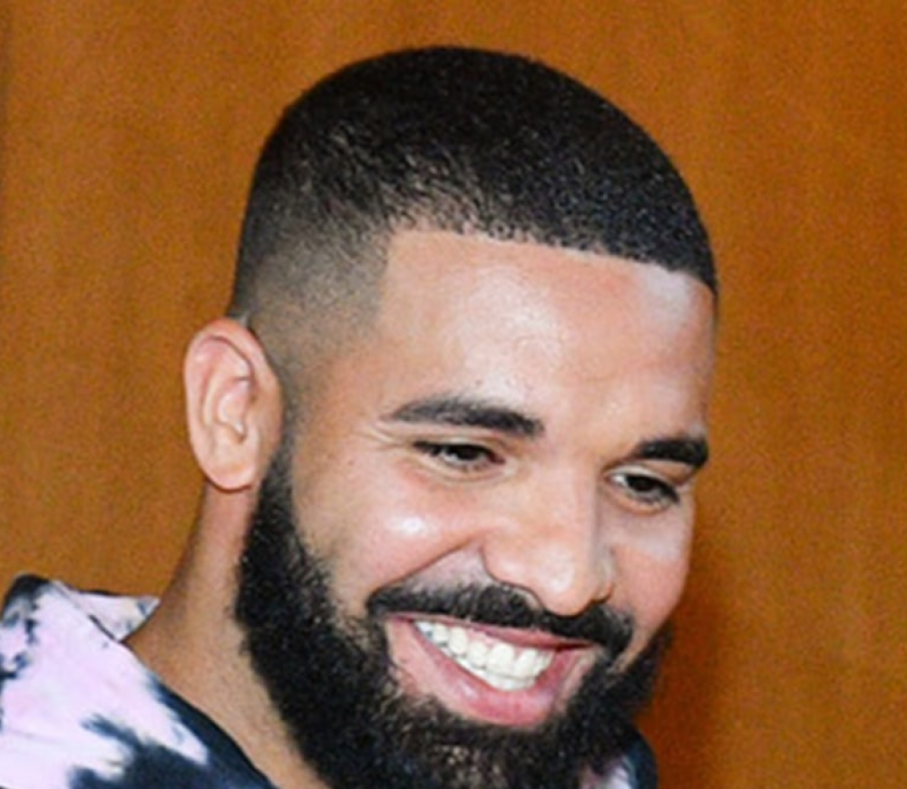 Drake Shows Off Ripped Beach Bod in Shirtless Vacation Photos - TMZ ...